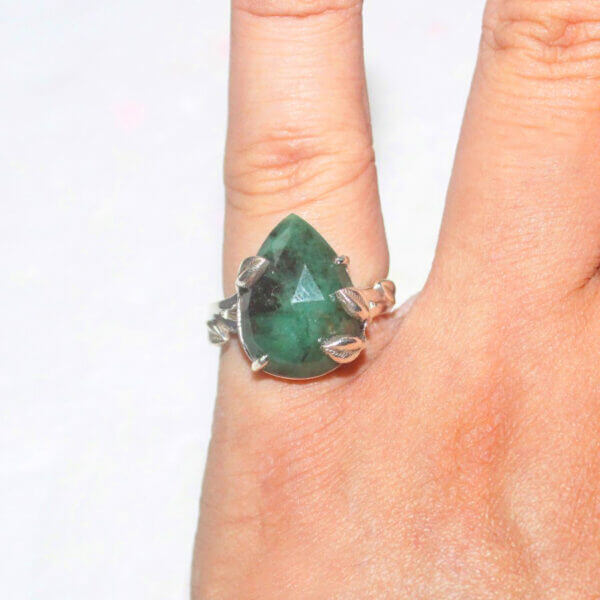 925 Sterling Silver Emerald Ring Handmade Jewelry Gemstone Birthstone Ring hand picture