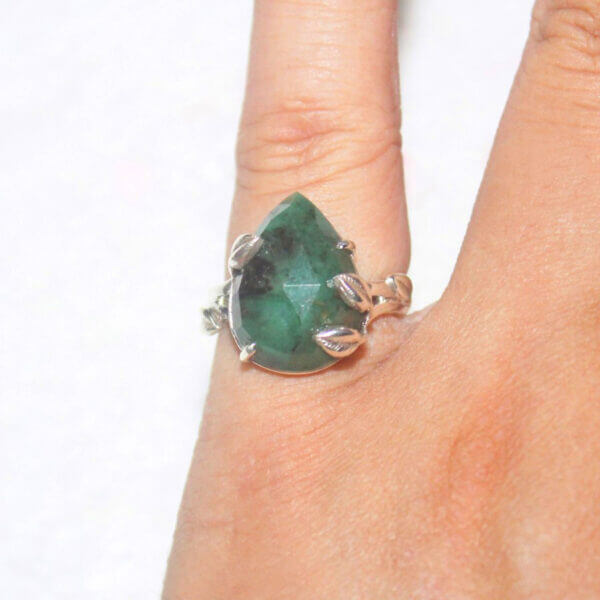 925 Sterling Silver Emerald Ring Handmade Jewelry Gemstone Birthstone Ring hand picture