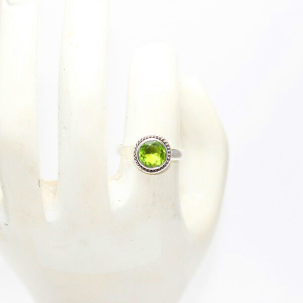 925 Sterling Silver Peridot Ring Handmade Jewelry Gemstone Birthstone Ring hand picture