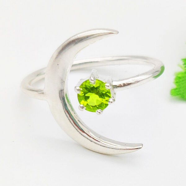 925 Sterling Silver Peridot Ring Handmade Jewelry Gemstone Birthstone Ring front picture