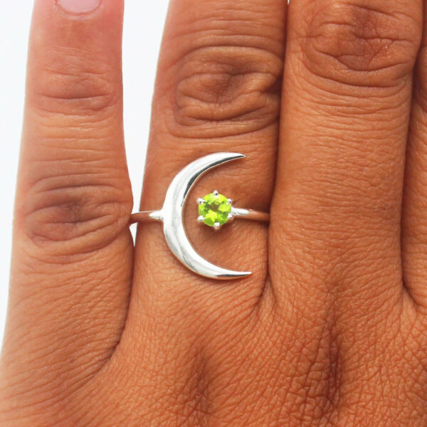 925 Sterling Silver Peridot Ring Handmade Jewelry Gemstone Birthstone Ring hand picture