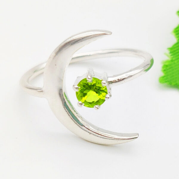 925 Sterling Silver Peridot Ring Handmade Jewelry Gemstone Birthstone Ring front picture