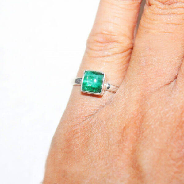 925 Sterling Silver Emerald Ring Handmade Jewelry Gemstone Birthstone Ring hand picture