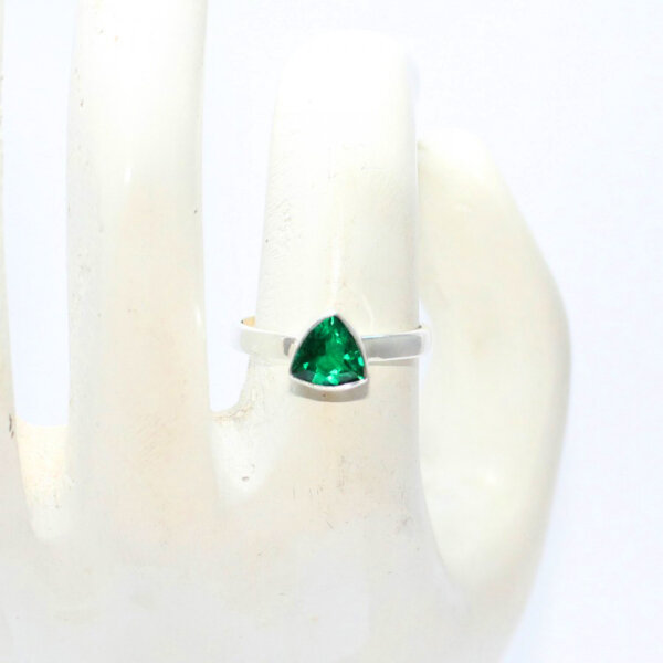 925 Sterling Silver Emerald Ring Handmade Jewelry Gemstone Birthstone Ring hand picture