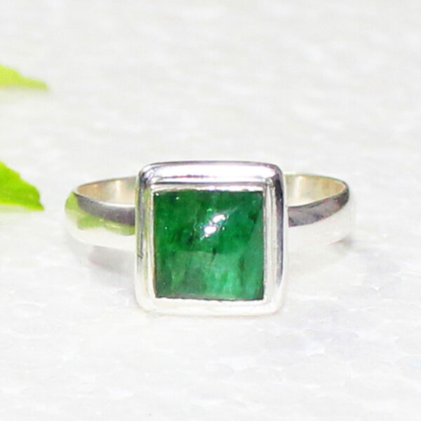 925 Sterling Silver Emerald Ring Handmade Jewelry Gemstone Birthstone Ring front picture