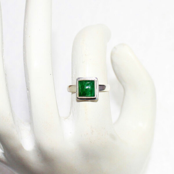 925 Sterling Silver Emerald Ring Handmade Jewelry Gemstone Birthstone Ring hand picture