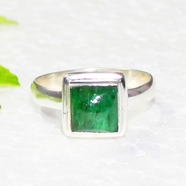 925 Sterling Silver Emerald Ring Handmade Jewelry Gemstone Birthstone Ring front picture