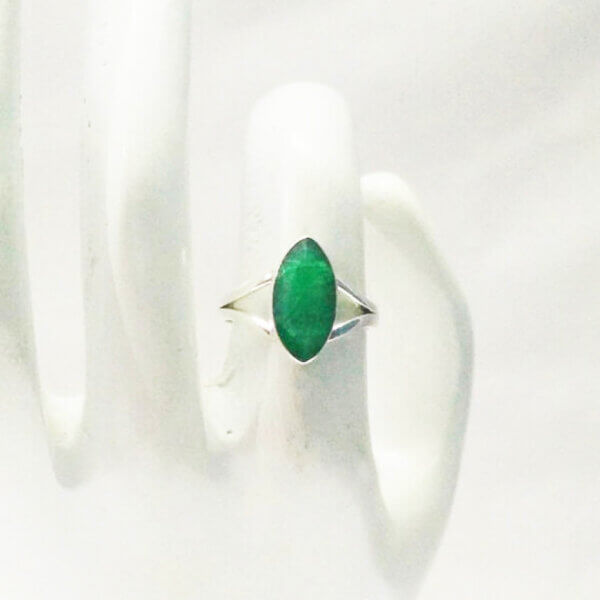 925 Sterling Silver Emerald Ring Handmade Jewelry Gemstone Birthstone Ring hand picture