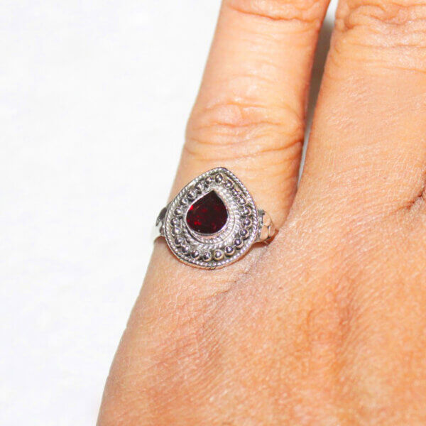 925 Sterling Silver Garnet Ring Handmade Jewelry Gemstone Birthstone Ring hand picture