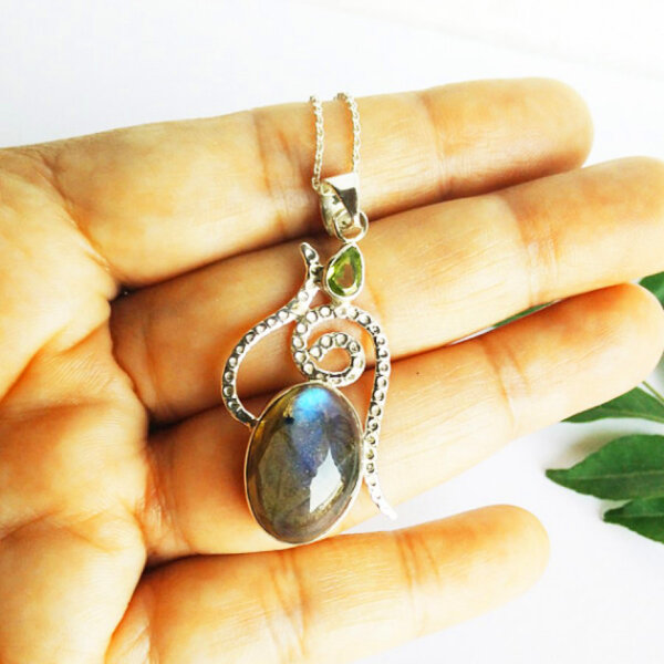 925 Sterling Silver Labradorite Necklace Handmade Jewelry Gemstone Birthstone Ring hand picture