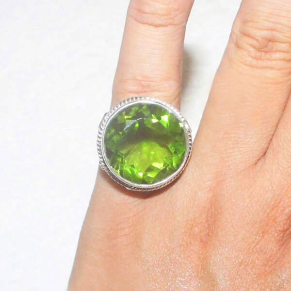 925 Sterling Silver Peridot Ring Handmade Jewelry Gemstone Birthstone Ring hand picture