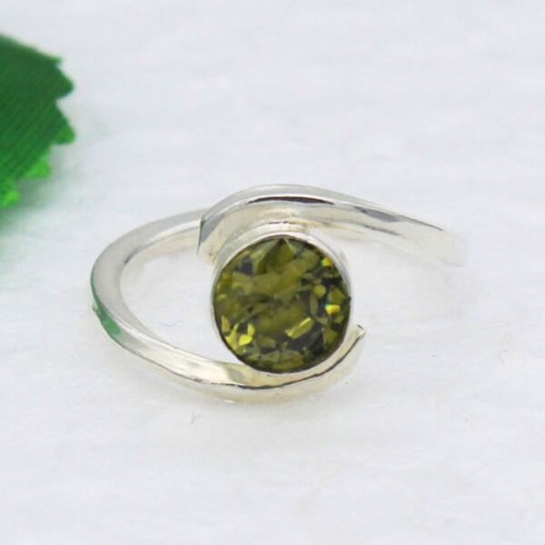 925 Sterling Silver Peridot Ring Handmade Jewelry Gemstone Birthstone Ring front picture