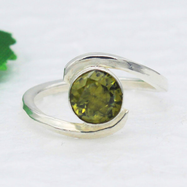 925 Sterling Silver Peridot Ring Handmade Jewelry Gemstone Birthstone Ring front picture