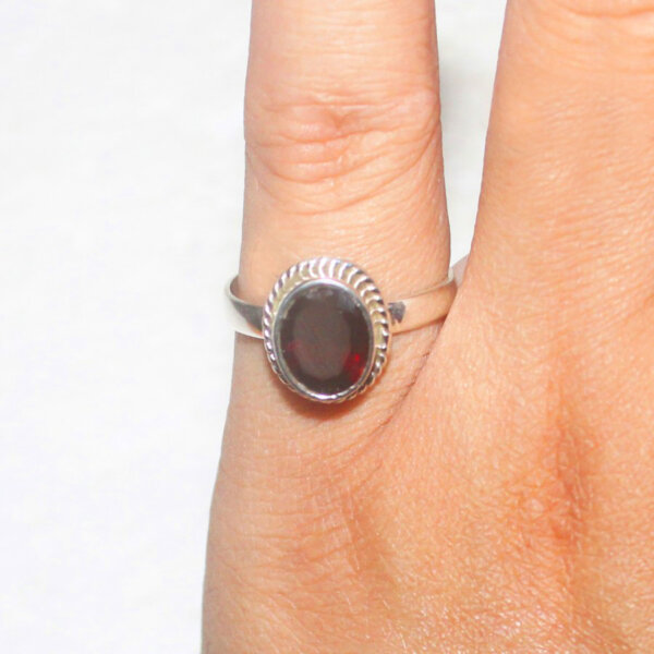 925 Sterling Silver Garnet Ring Handmade Jewelry Gemstone Birthstone Ring hand picture