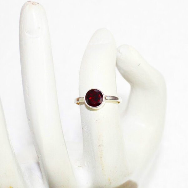 925 Sterling Silver Garnet Ring Handmade Jewelry Gemstone Birthstone Ring hand picture